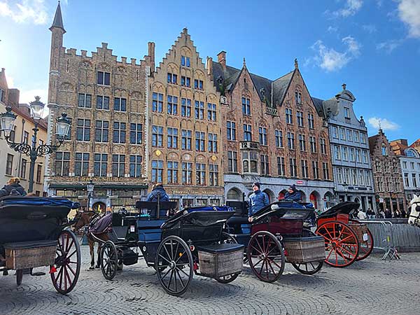 Yoga und Kultur Wochenende in Belgien - Karana Yoga Reise