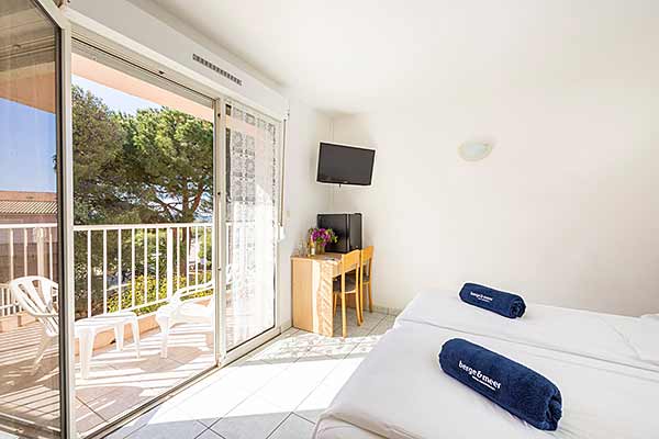 3 Sterne Hotel mit Frühstücksbuffet - Korsika Yoga Reise